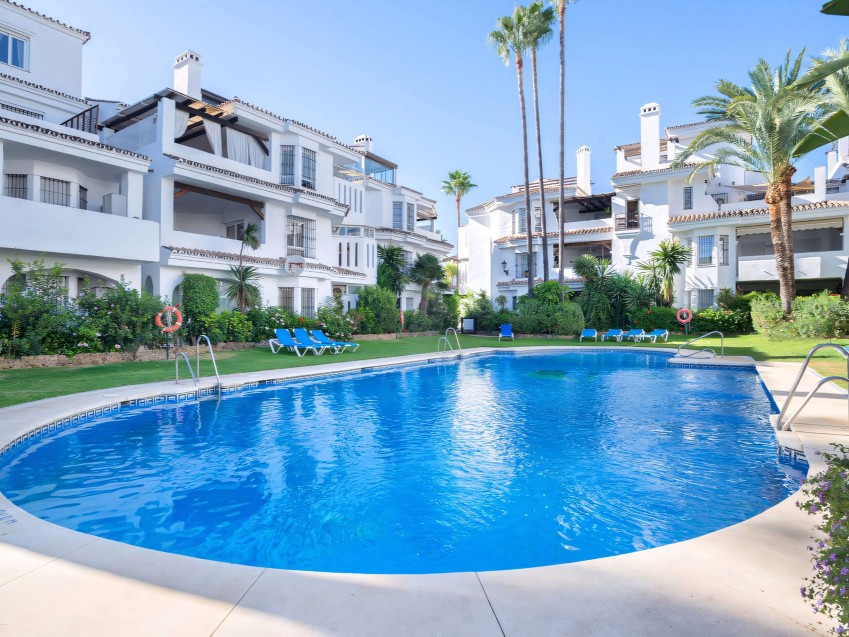 Apartment for sale in Los Naranjos de Marbella, Nueva Andalucia